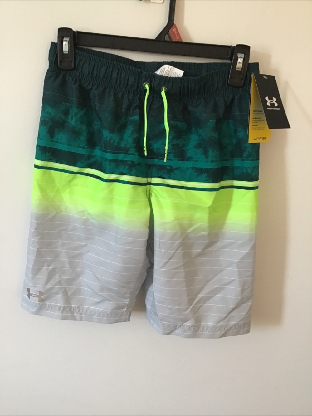 Under Armour Boys Swim Trunks Youth Large( 14-16)